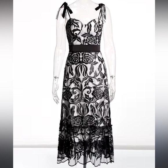 Mia Belle Romantic Mesh Floral Overlay W/Nude Underlay Velvet Bow Dress NWT M - Picture 2 of 15